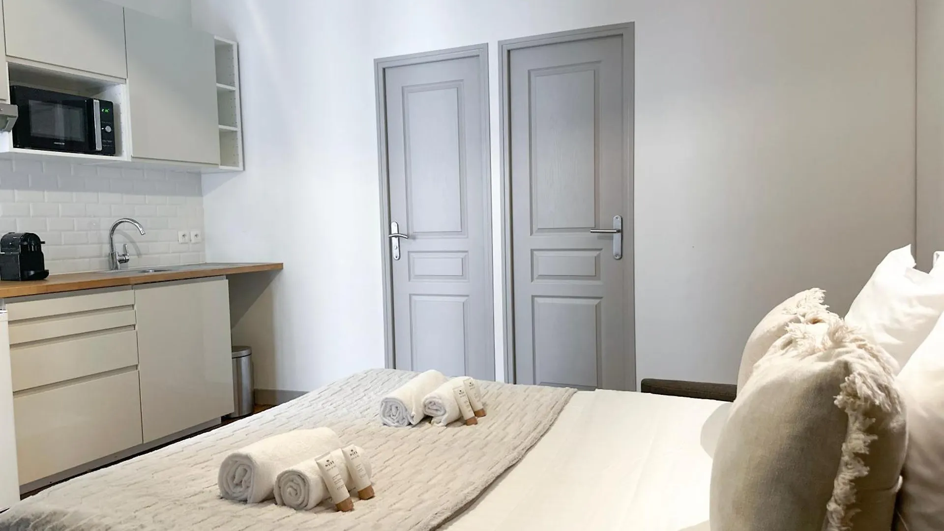 Unique Flat Near Louvre & Palais Royal Apartment Paris